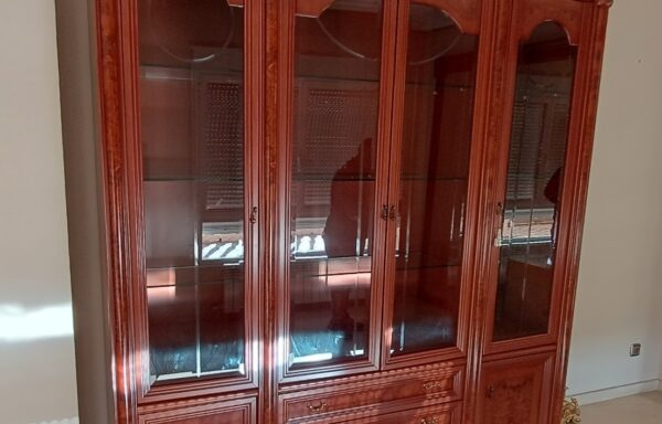 Mueble grande con vitrina barato en muy buen estado