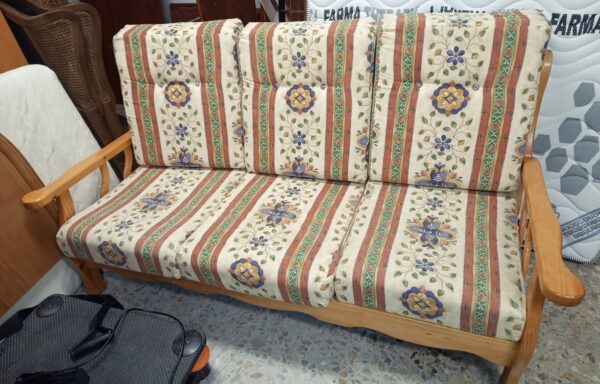 Sofá de madera barato en muy buen estado en Zaragoza