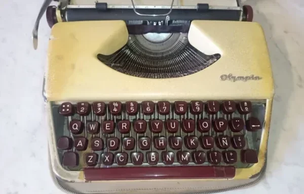 Máquina de escribir antigua barata Olimpia en Zaragoza