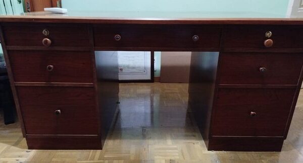 35 € Mesa de despacho madera estilo antiguo