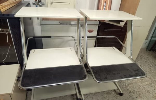 15 € Mesa ordenador retro. Precio de cada una.