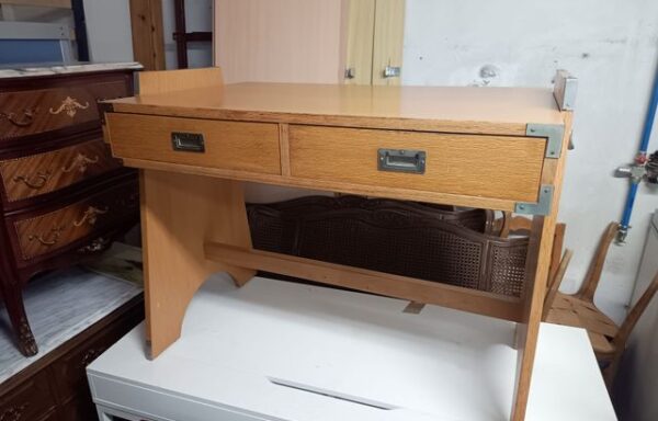 25 € Escritorio retro de madera y metal