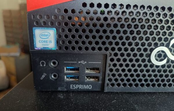 45 € Ordenador Fujitsu ESPRIMO Torre i5 4GB RAM.
