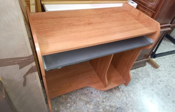 17 € Escritorio madera y metal