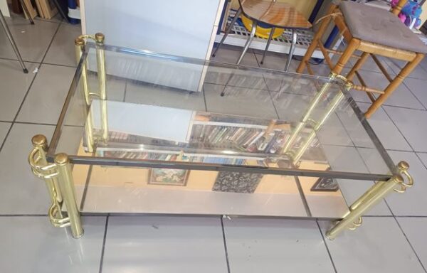 15 € Mesa baja cristal y metal dorado