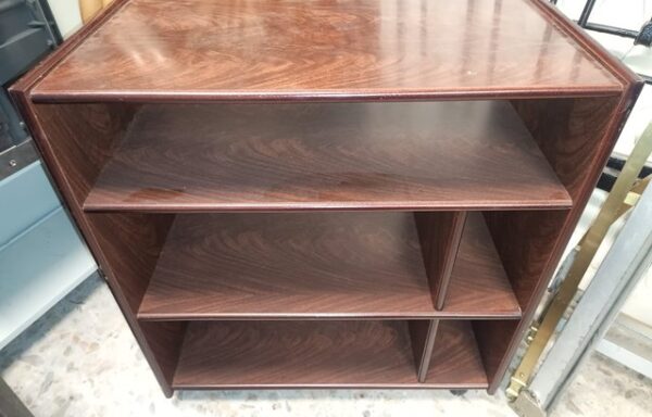 8 € Mueble pequeño con ruedas