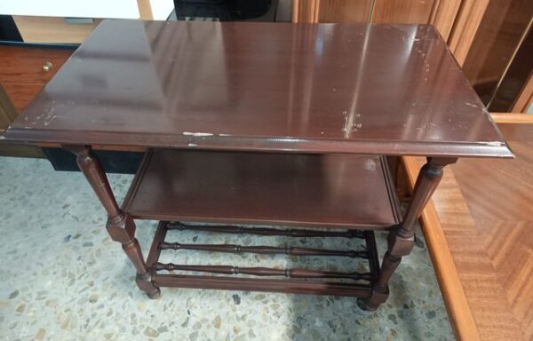 12 € Mesita auxiliar de madera con ruedas