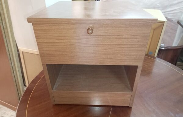 5 € Mesilla de noche con cajón