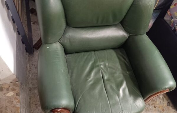 14 € Sillón retro de piel verde