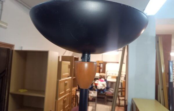 9 € Lámpara de pie metal y madera