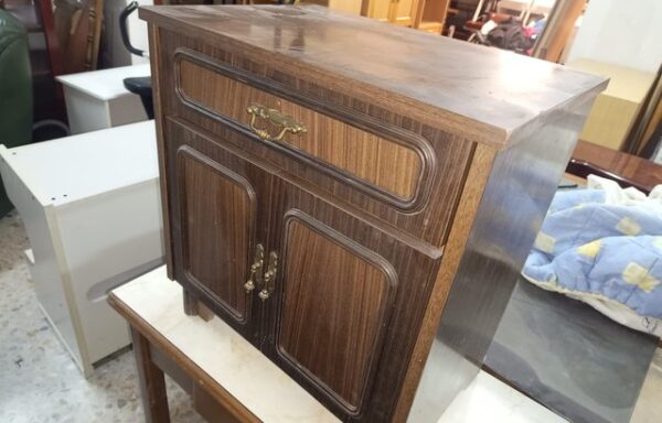 9 € Mesilla de noche de madera