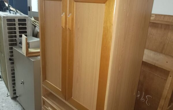 35 € Mueble de armario con mesa.