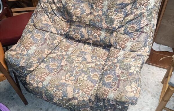 15 € Sillón de tela estampado