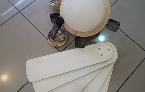 15 € Ventilador techo con lámpara y mando