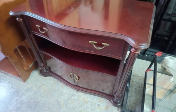 15 € Mueble bajo con cajón y puertas