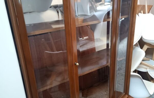 20 € Vitrina de madera y cristal