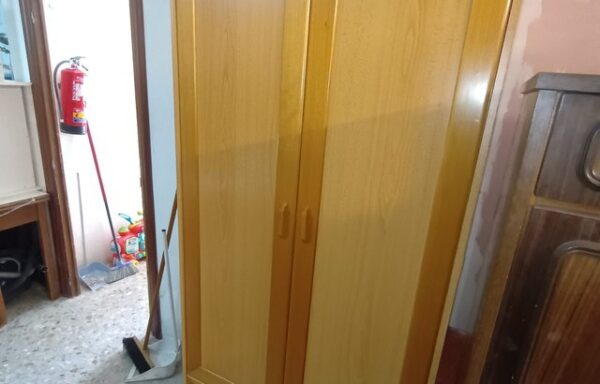 40 € Armario 2 puertas y cajones madera