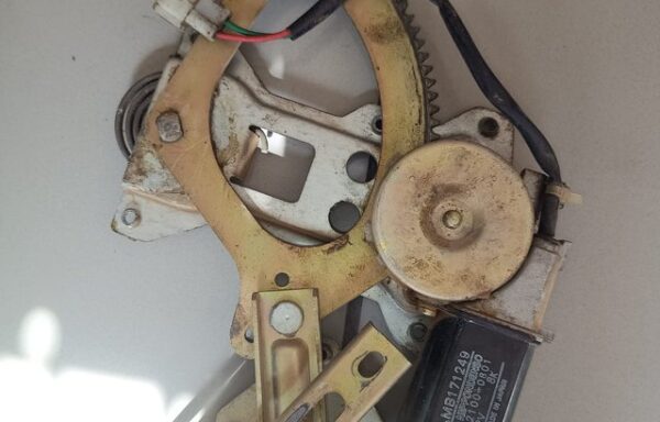 25 € Elevalunas Delantero Izquierdo MB171249