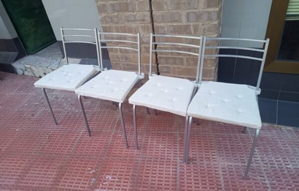 6 € 4 Sillas Metálicas.Precio de cada una