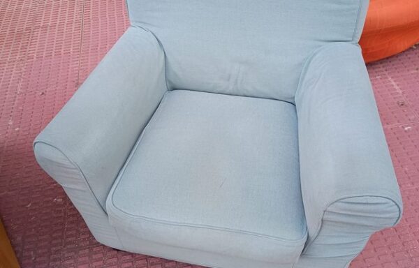 15 € Sillón de tela color verde azulado