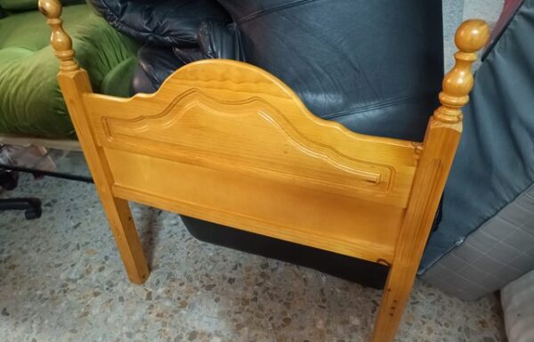 9 € Cabecero de madera cama individual