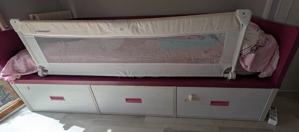 40 € Cama juvenil con cajones sin colchón