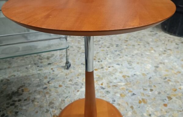 17 € Mesita redonda madera y metal