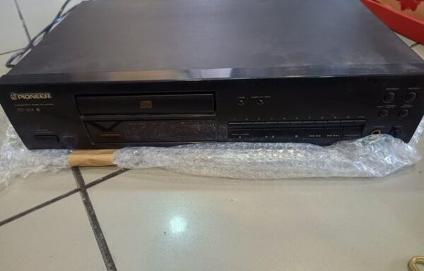 25 € Reproductor CD Pioneer PD-104 funcionando