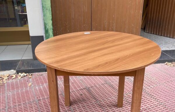 18 € Mesa redonda de madera