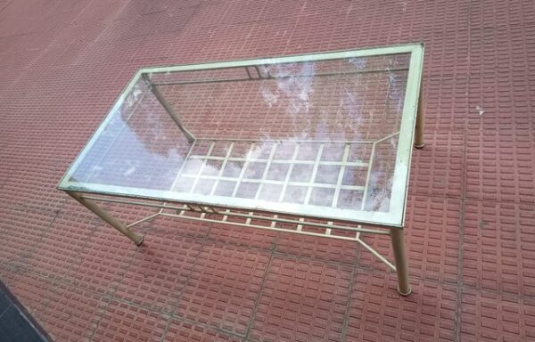 17 € Mesa de centro metal y cristal dorada