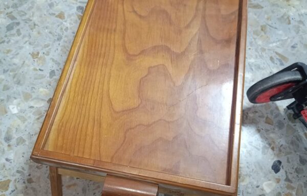 4 € Mesa de madera para cama