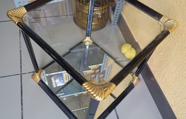 7 € Mesita auxiliar cristal y metal dorada