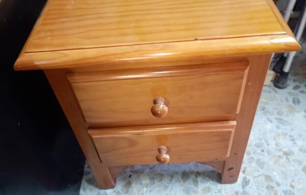 12 € Mesilla de noche de madera