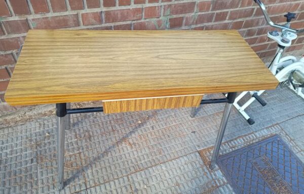 18 € Mesa de cocina extensible madera y metal