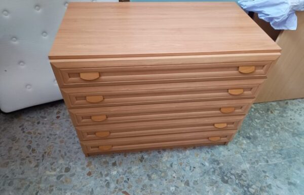 28 € Cómoda de madera con 5 cajones