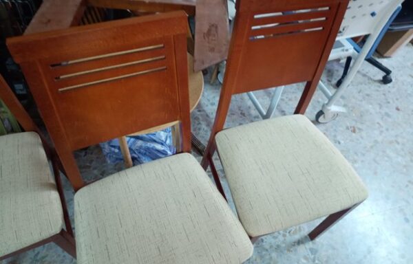 5 € 6 Sillas Comedor. Precio de cada una.