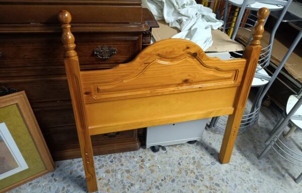 6 € Cabecero de cama individual de madera