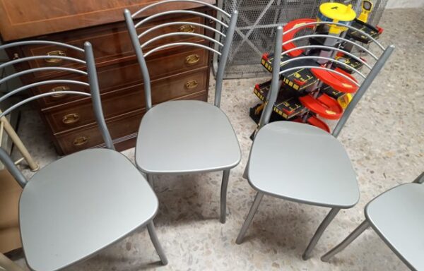 5 € 2 Sillas Cocina. Precio de cada una.