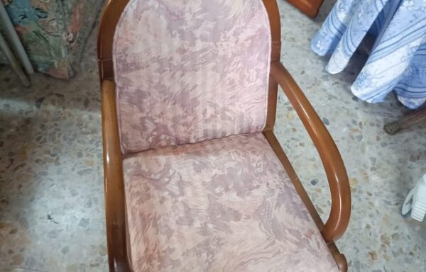 7 € Silla descalzadora pequeña madera y tela