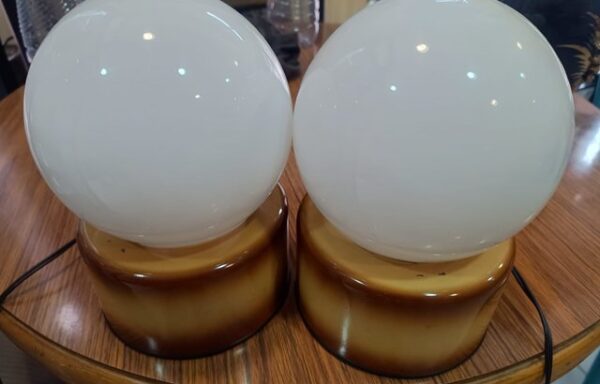 7 € 2 Lámparas Esfera Mesilla. Precio de las 2.
